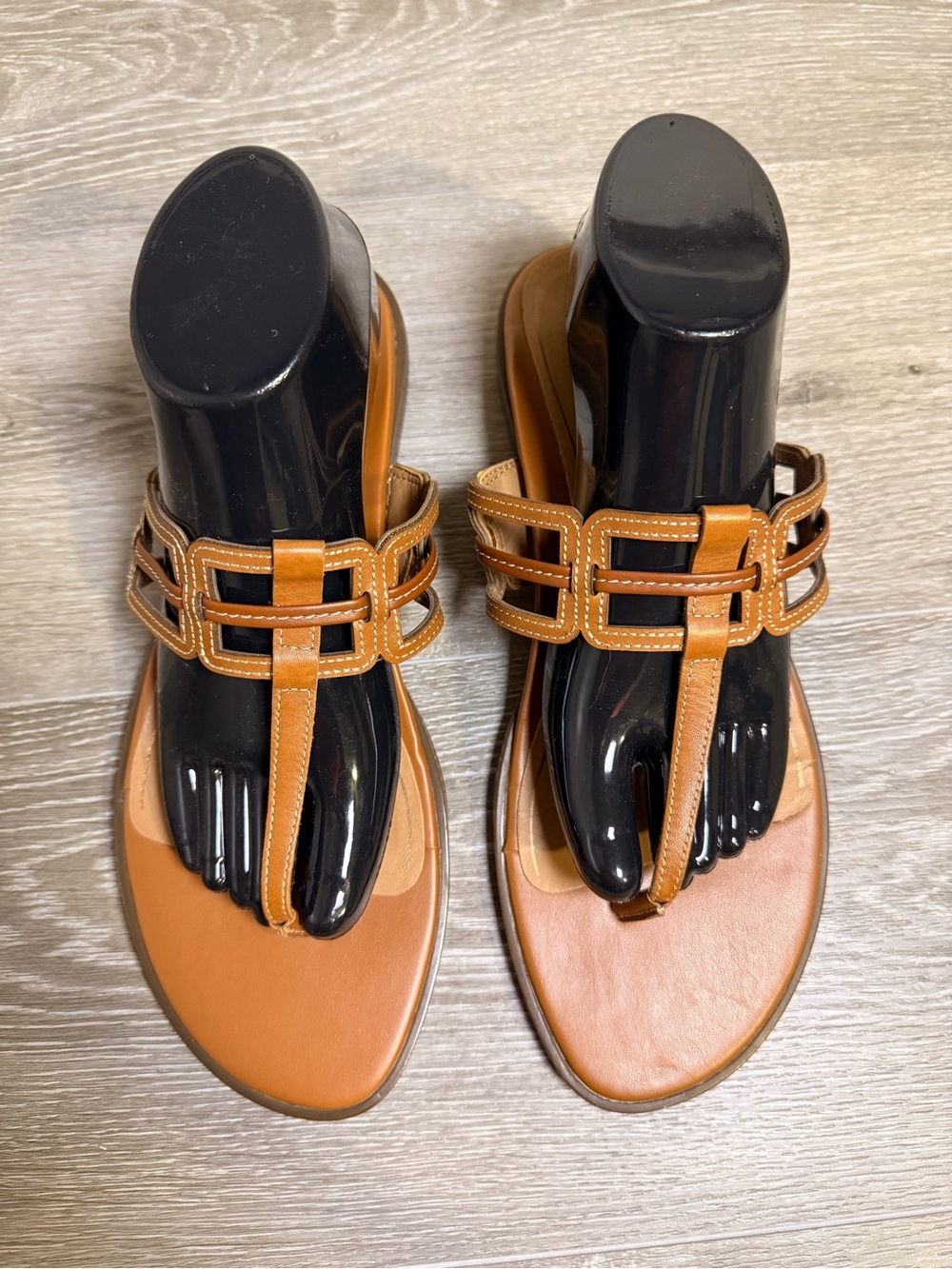 Vionic Alvana Tan Leather Cutout T-Strap Thong Sandals Size 11